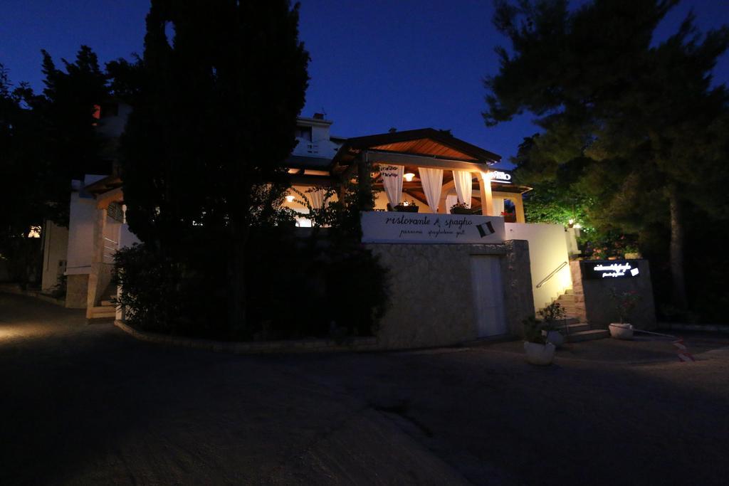 Novalja Inn 2 Bagian luar foto