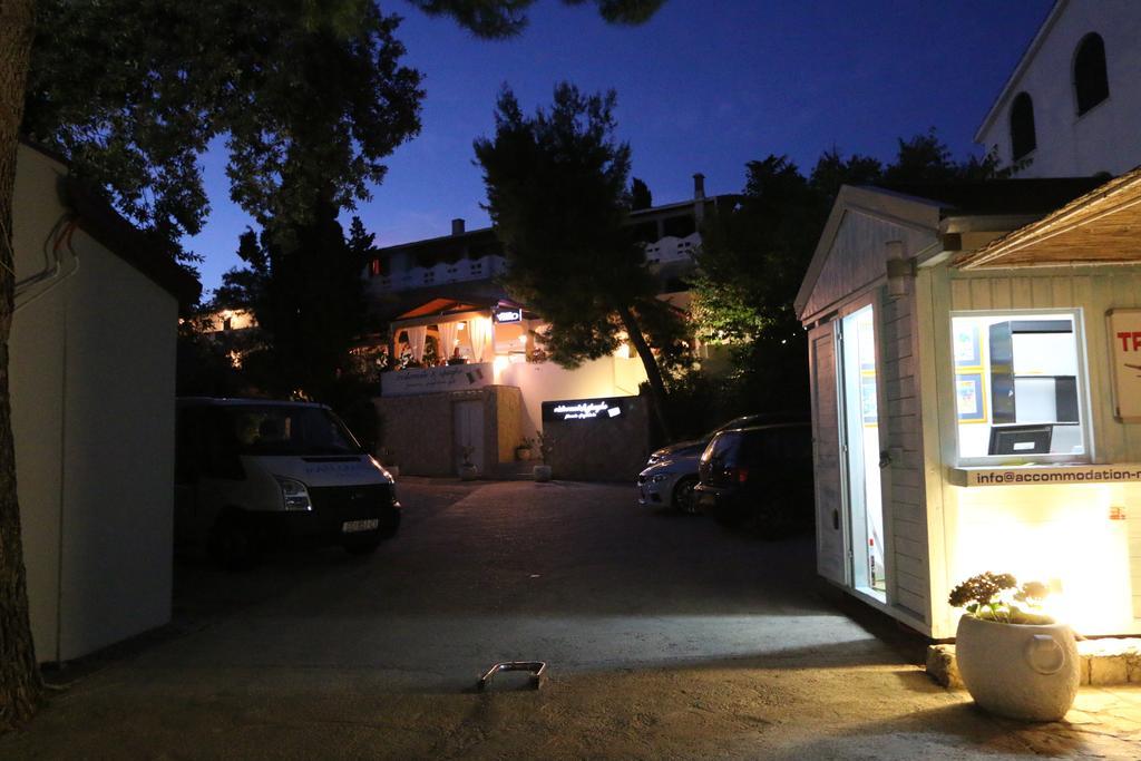 Novalja Inn 2 Bagian luar foto