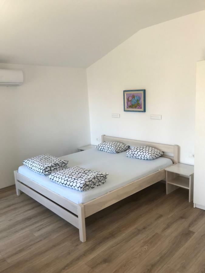 Novalja Inn 2 Bagian luar foto